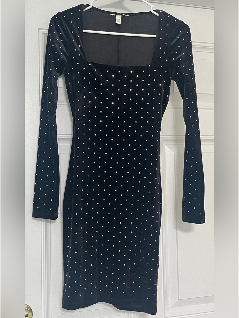 NWT. - H&M black velvet dress XS long sleeved